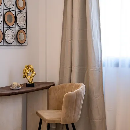Lazuli Hermes Apartament *